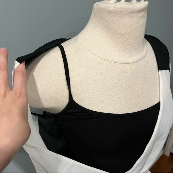 Bebe White & Black Sleeveless Wrap Blouse Built in Cami Size XS - Picture 3 of 9